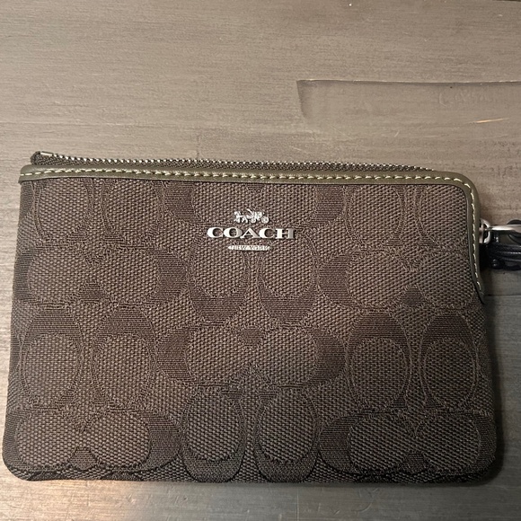 Corner zip Wristlet In signature Jacquard - Picture 6 of 10